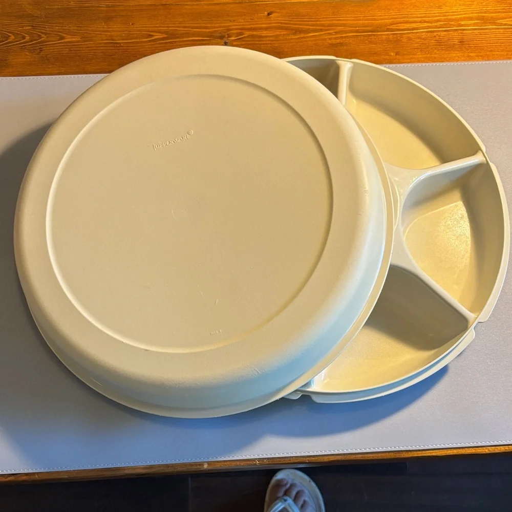 Tupperware Cream Divided Serving Platter 1666-2, 1665-2